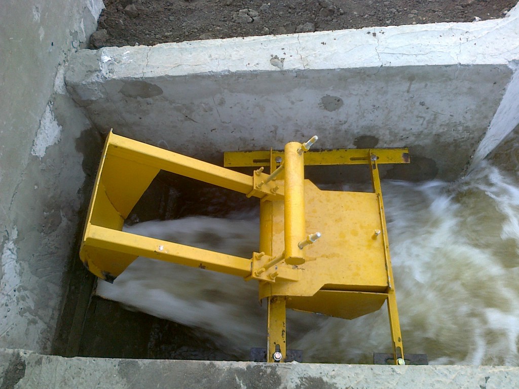 Автоматический регулятор водовыпуска в канал